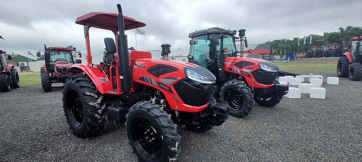 Tractor Traxor TB804 Techo 4X4 con 3 Puntos