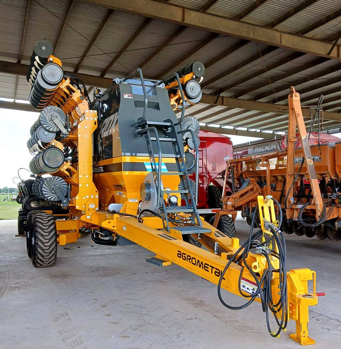 Sembradora Agrometal ADX de Grano Fino 39 Líneas a 17,5.