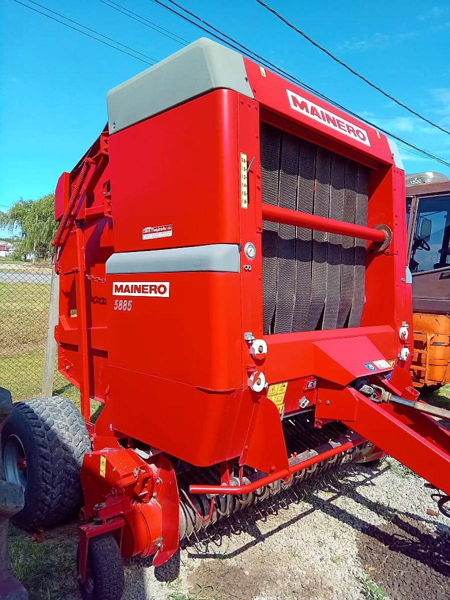 Rotoenfardadora Mainero 5885 .