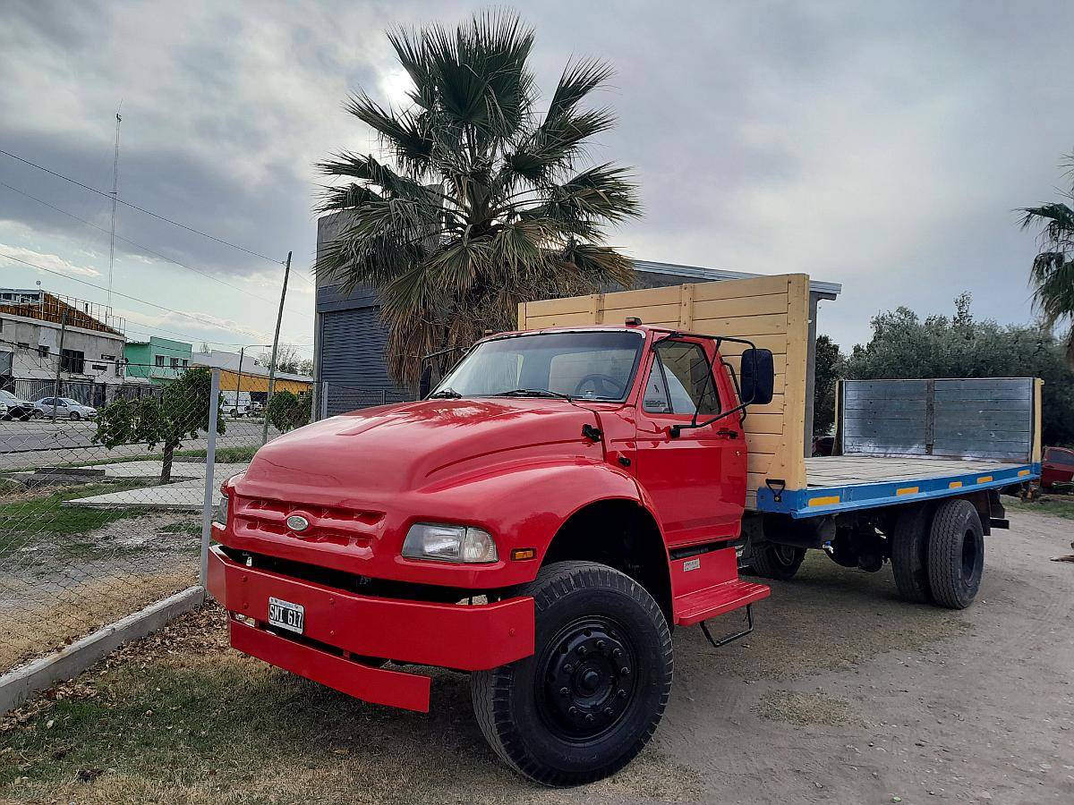 Vendo Ford 14000 Chassis en Excelente Estado, Modelo 94