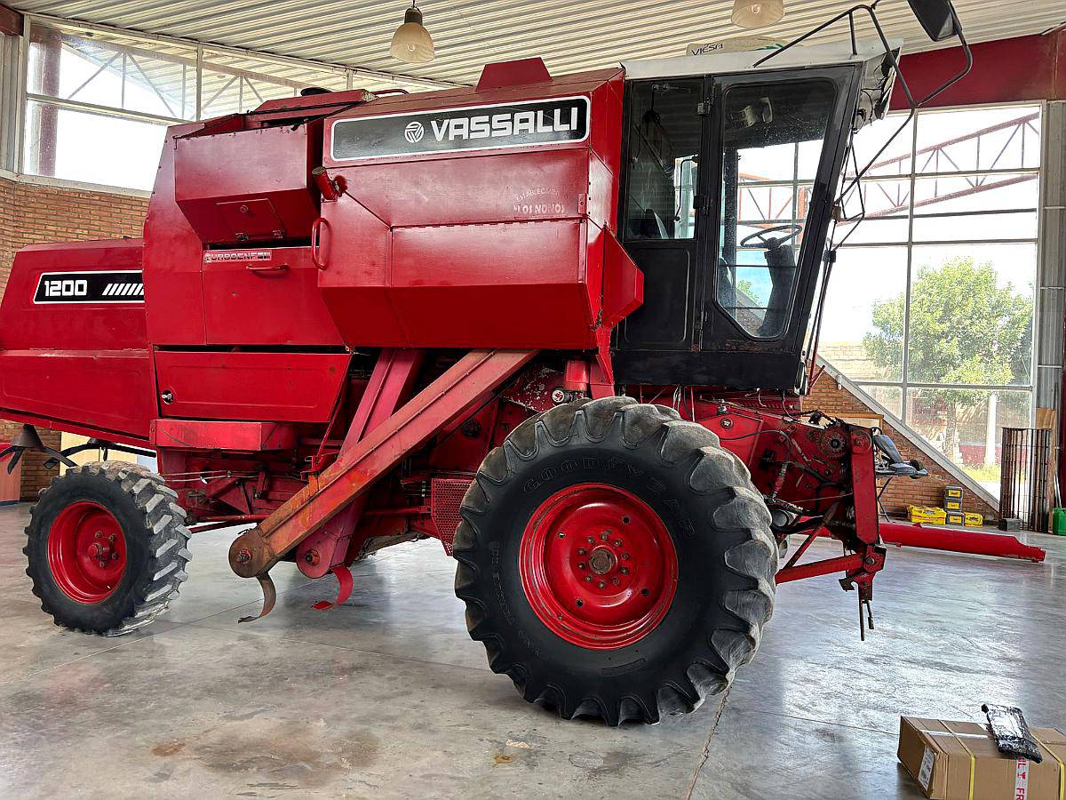 Cosechadora Vassalli 1200 Perkins