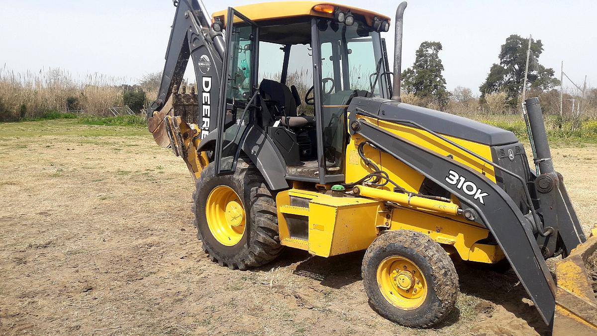 retroexcavadora-jhon-deere-310-k-modelo2014-con-4200-horas-agroads