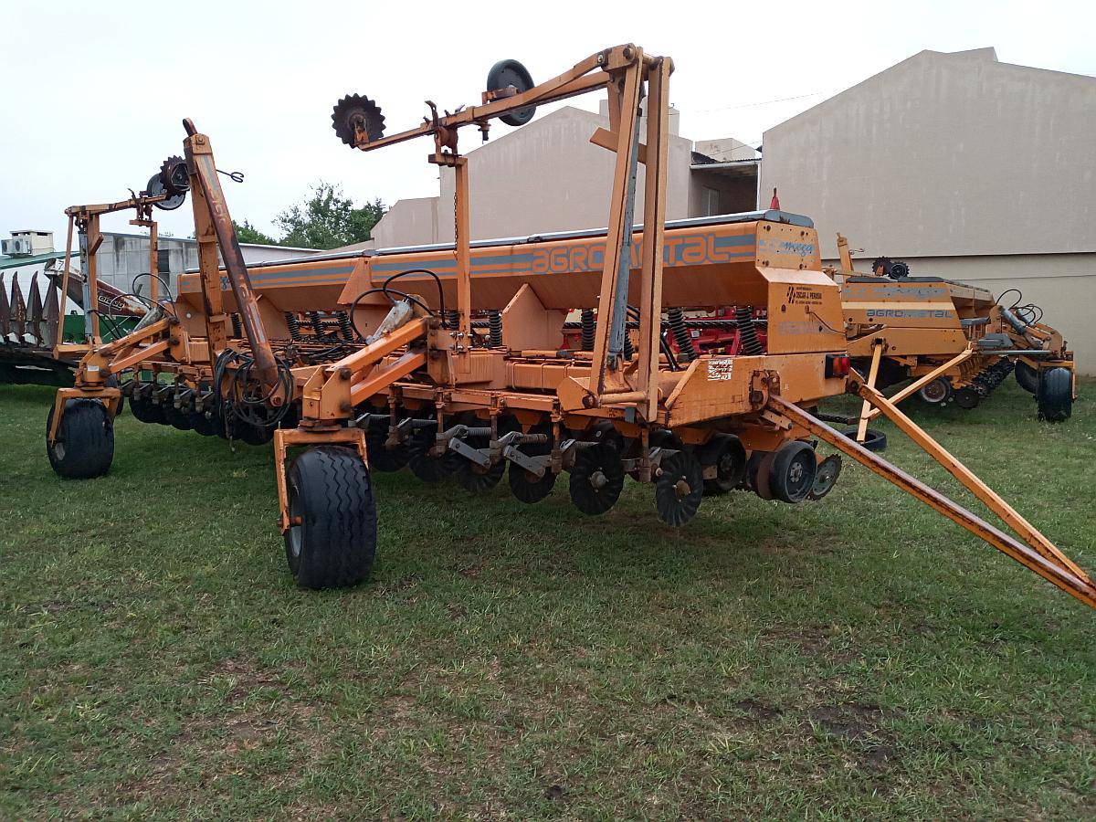 Sembradora Agrometal TX Mega 16 a 52
