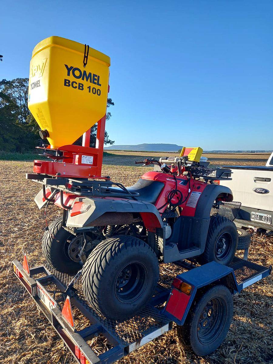 Esparcidora de Cebo Yomel - BCB 100