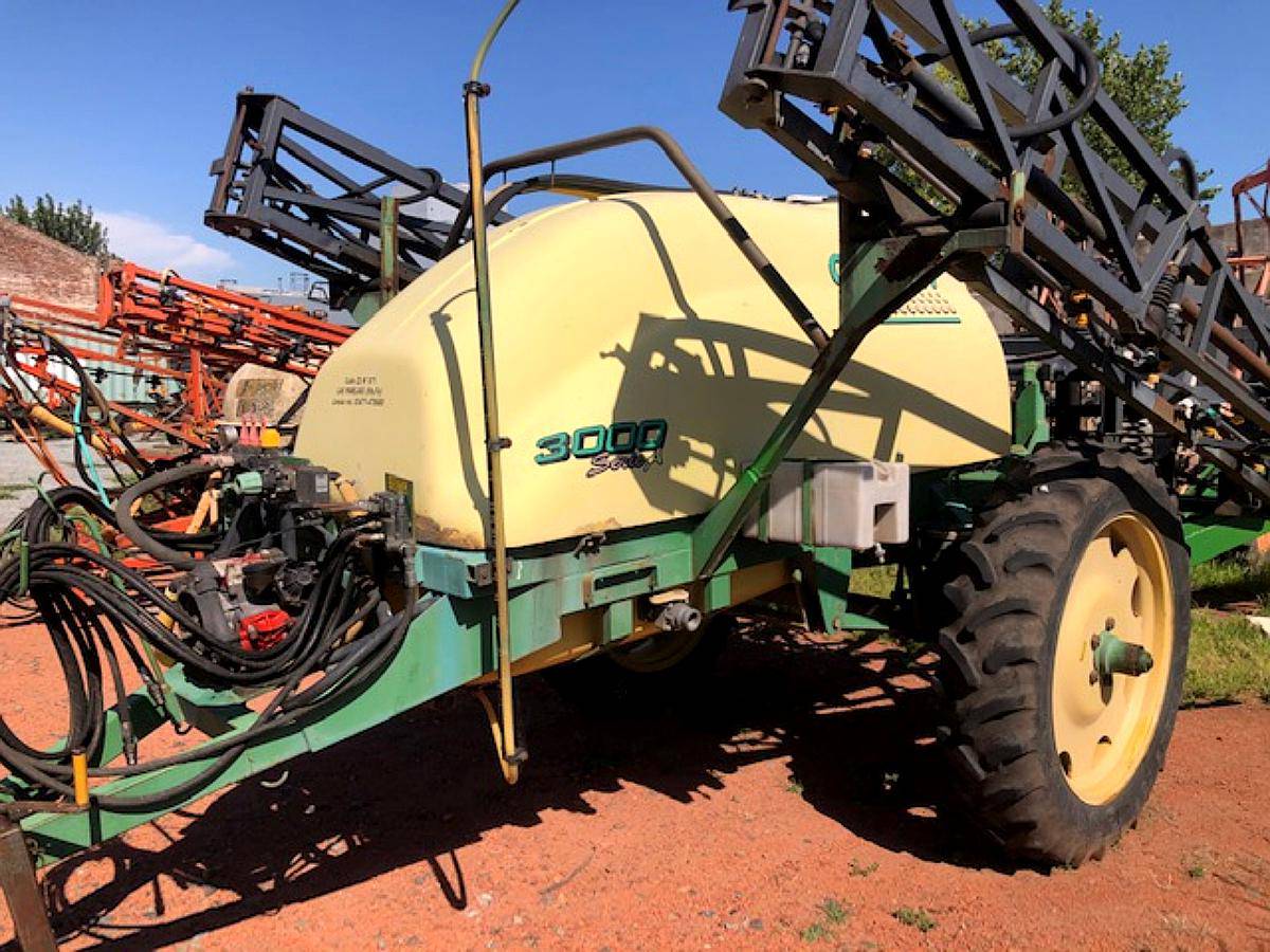Pulverizadora Caiman 18mts 3000lt