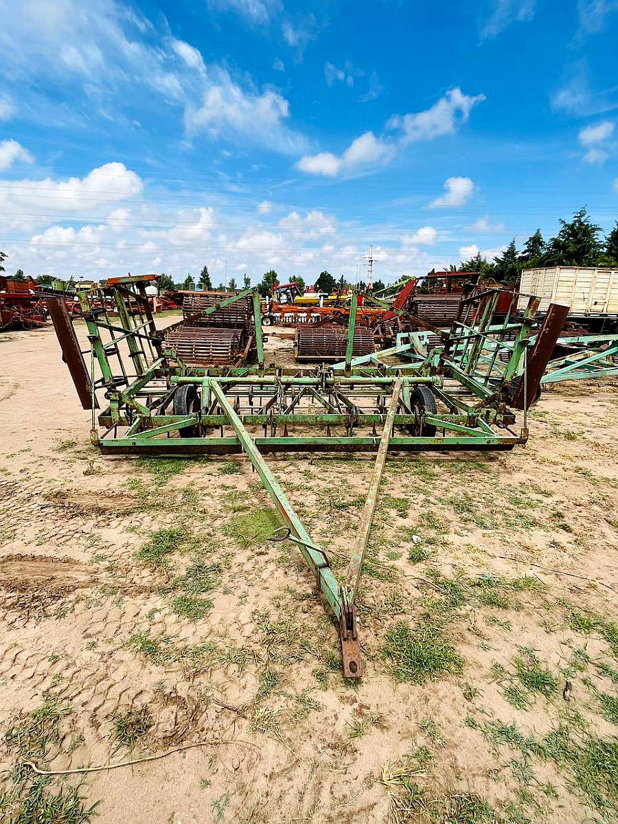 Vibro Cultivador de 6 Metros de Ancho de Labor.