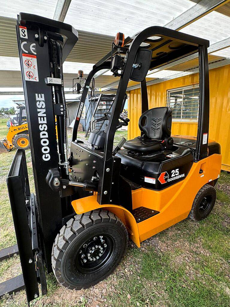Autoelevador Goodsense 2500kg. Torre Triple 4,5m.