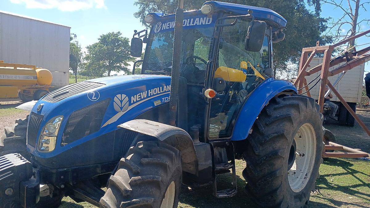 Tractor New Holland TD5/110 Mod 2013, 6700 HS, Cab. Original