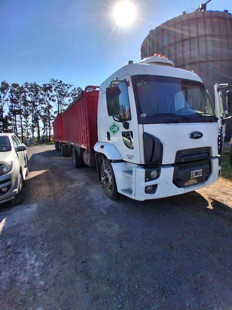 Camión Ford Cargo 1722. Tolva Tipo Vulcano. 300.000 KM.