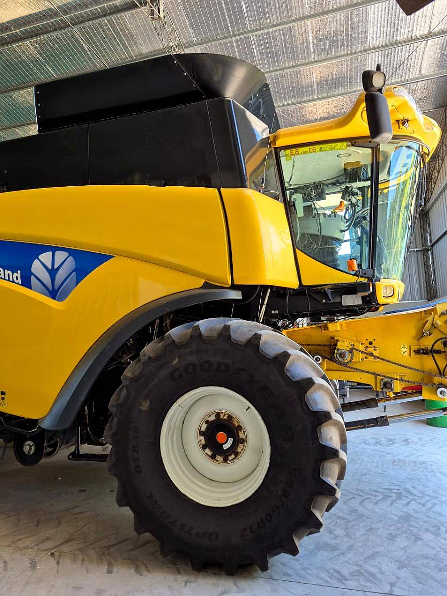 Cosechadora New Holland CR9060 2015 4700t/7000m 35 2 WD Exce