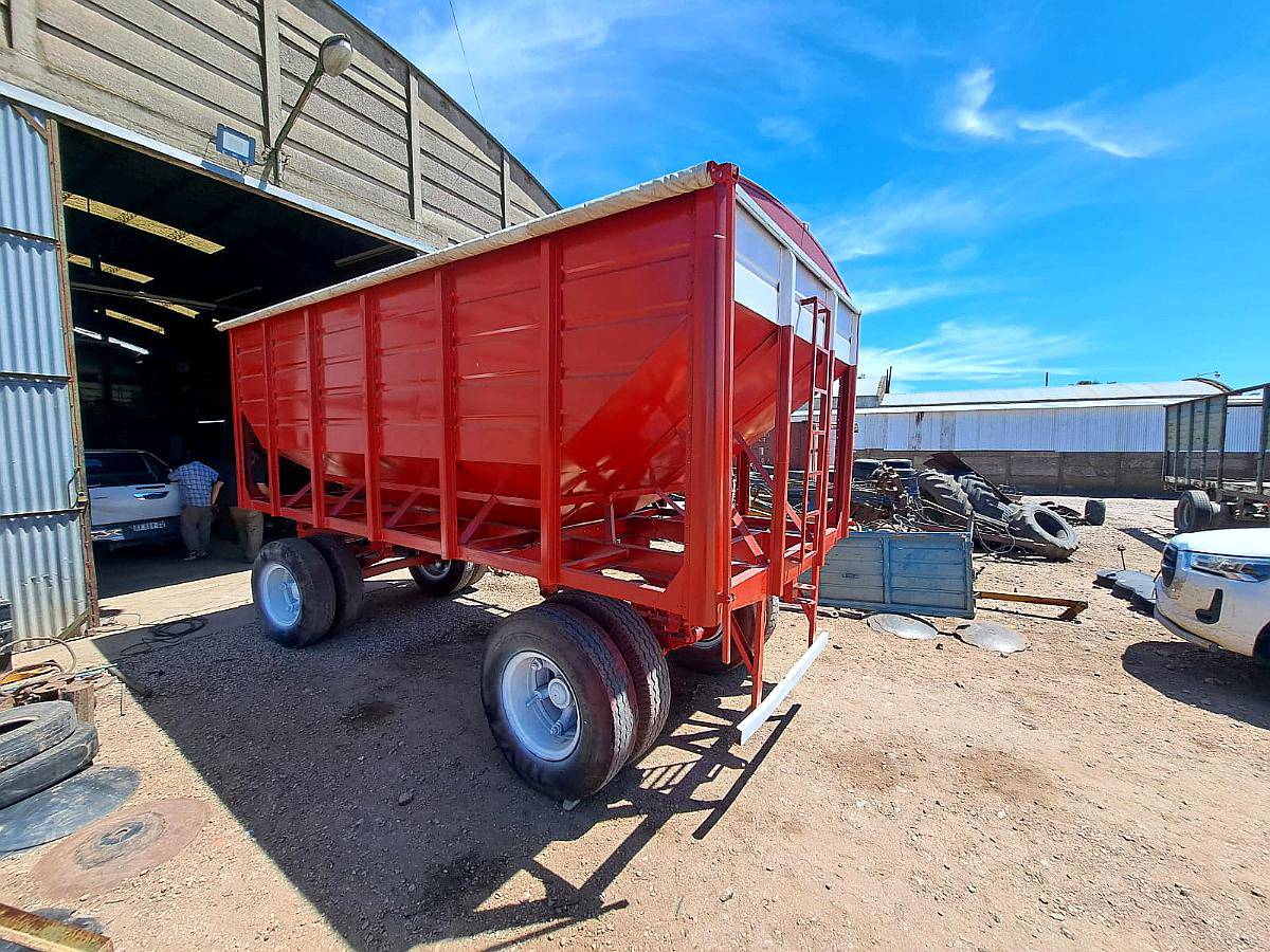 Acoplado Silero de 12 TN con División y Tapa Facil