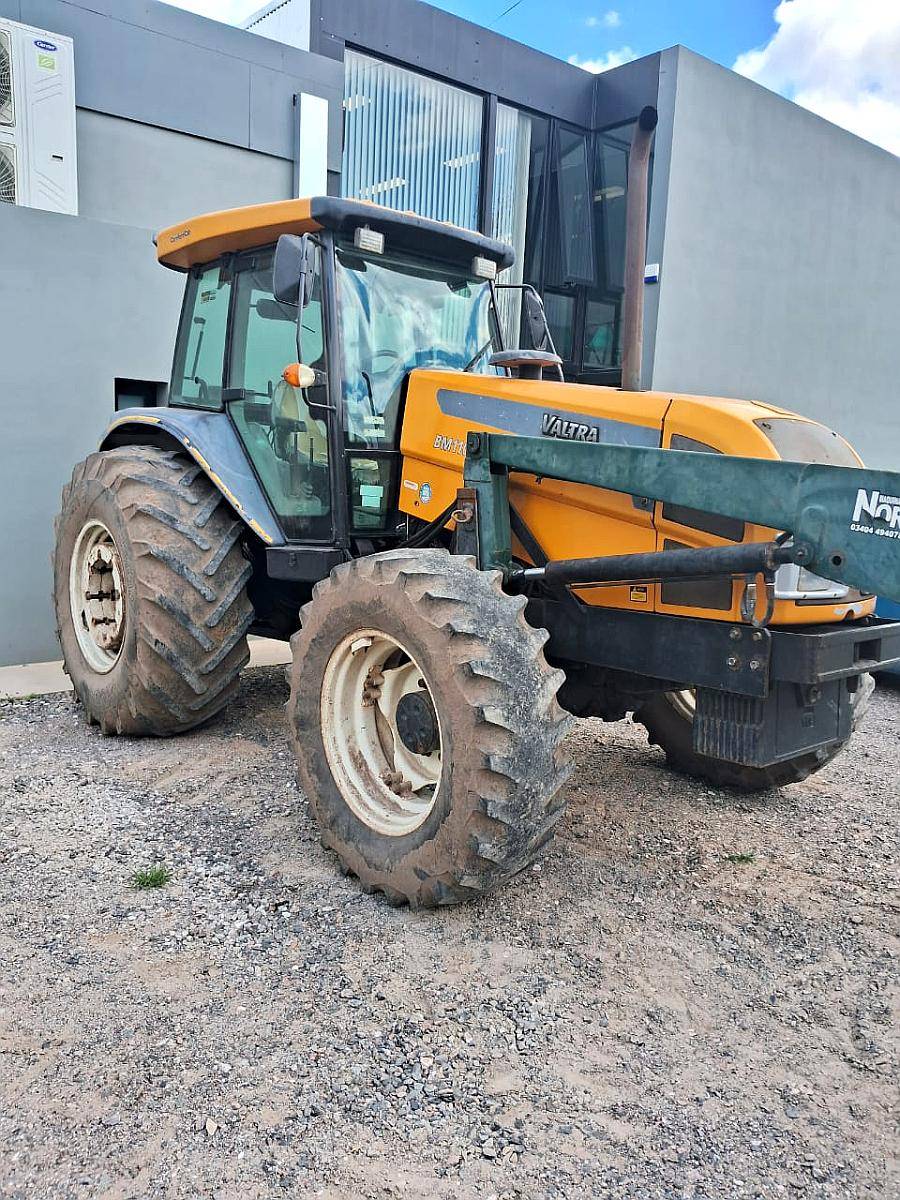 Tractor Valtra BM 110 Cabina Original con Pala