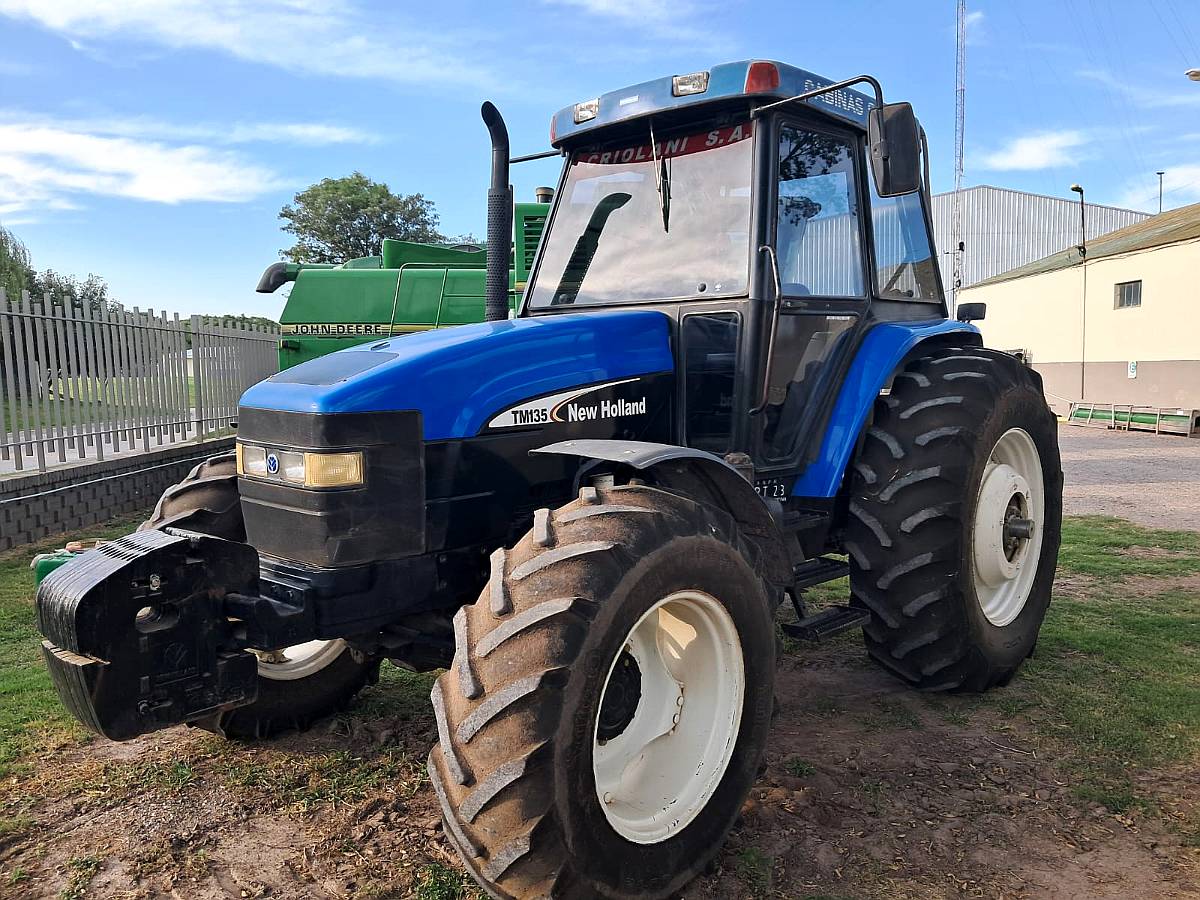 Tractor New Holland TM135