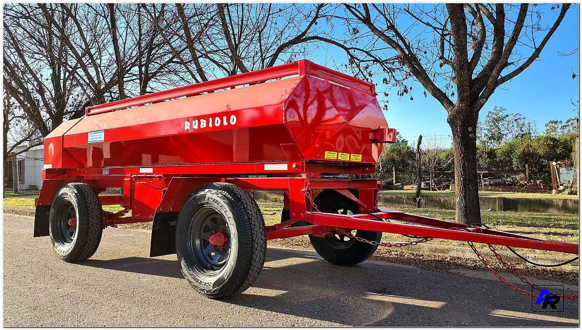 Acoplado Tanque Cisterna de Chapa para Combustible 2000 Lts.