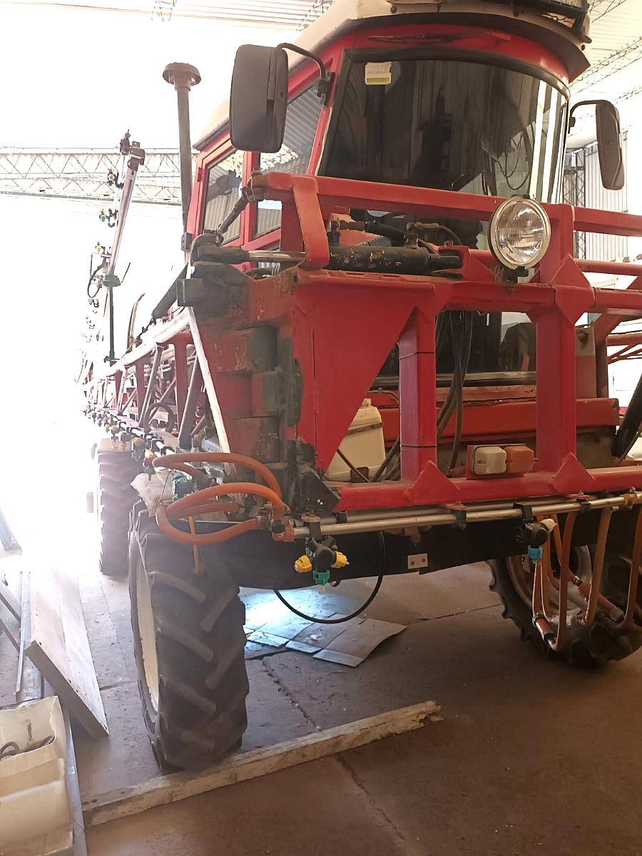 Pulverizador Barbuy, año 1998, Línea 913, Botalon 25 Metros,