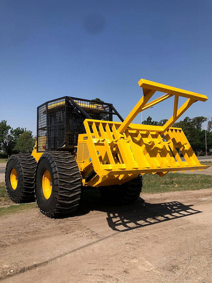 Pauny 540 con Equipamiento Forestal
