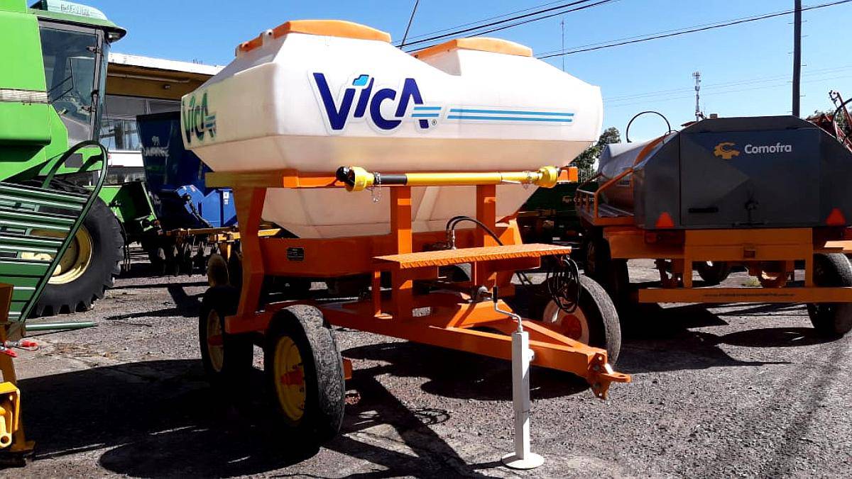 Fertilizadora Vica AF3000 - 3400lts. Tolva Plastica C/ Tapas