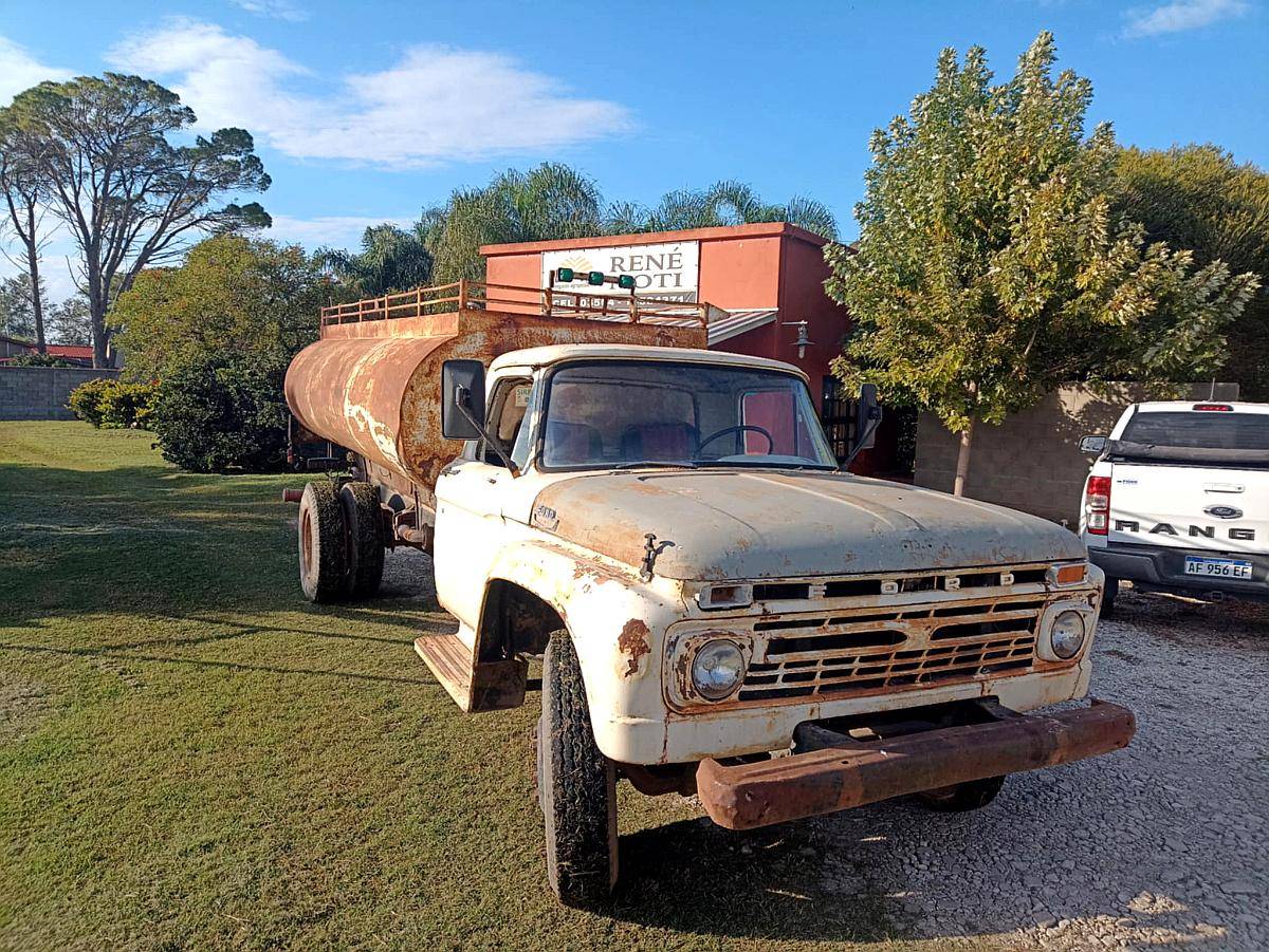 Camion Ford 600 Motor Reparado. Tanque 10.000 Litros