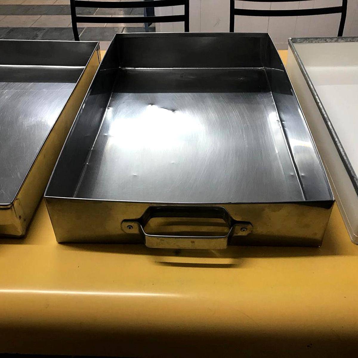 Bandejas Acero Inox. y Pvc. para Usos Varios
