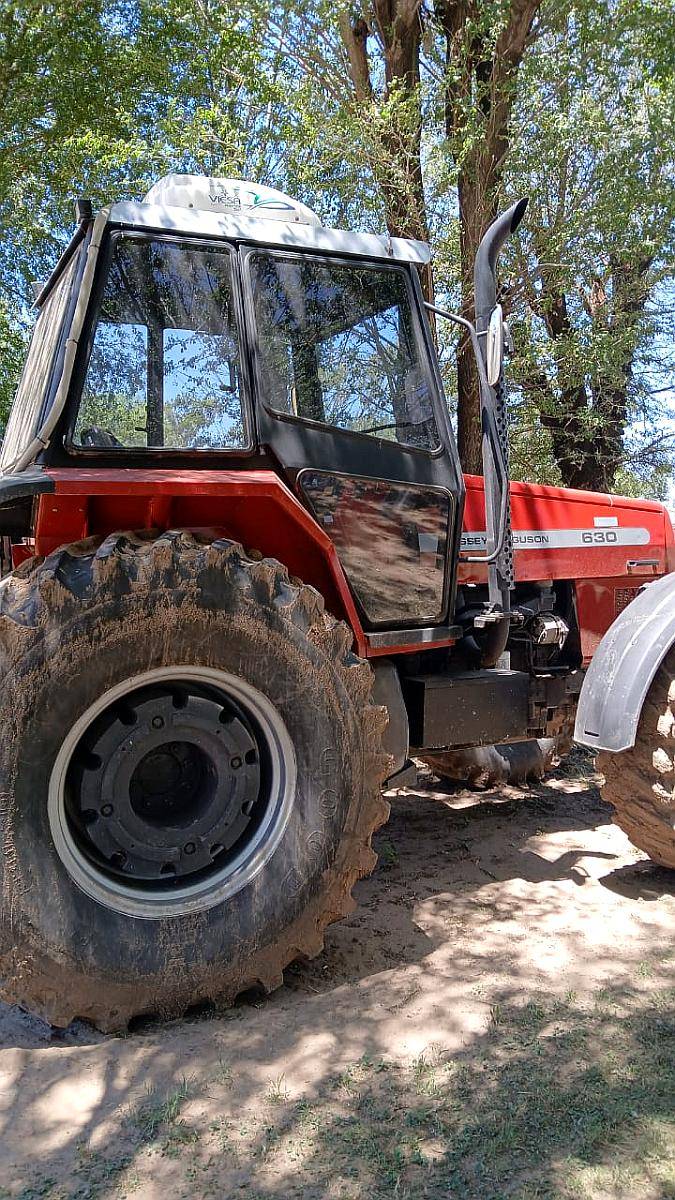 Agricola Tractor Massey Ferguson 630i