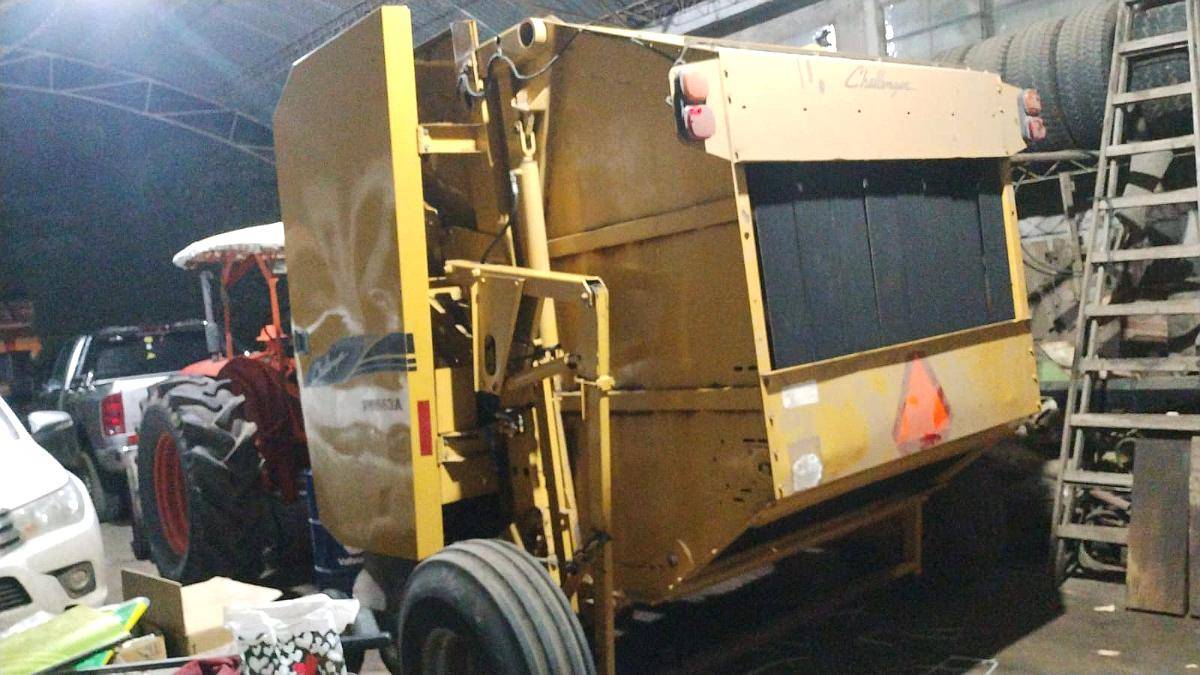 Rotoenfardadora Challenger RB563 a