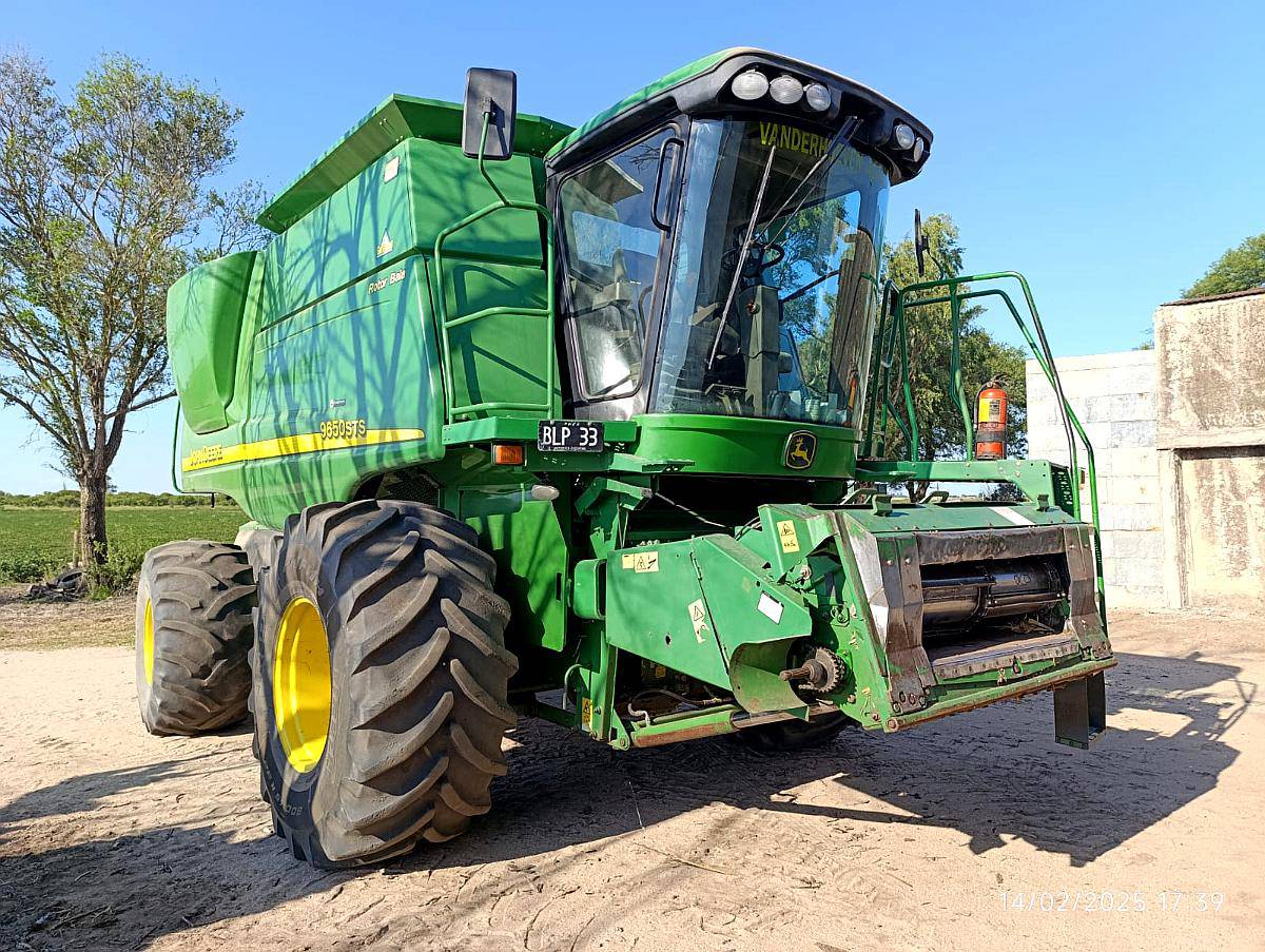Cosechadora John Deere 9650. Plataforma de 30 Pies.