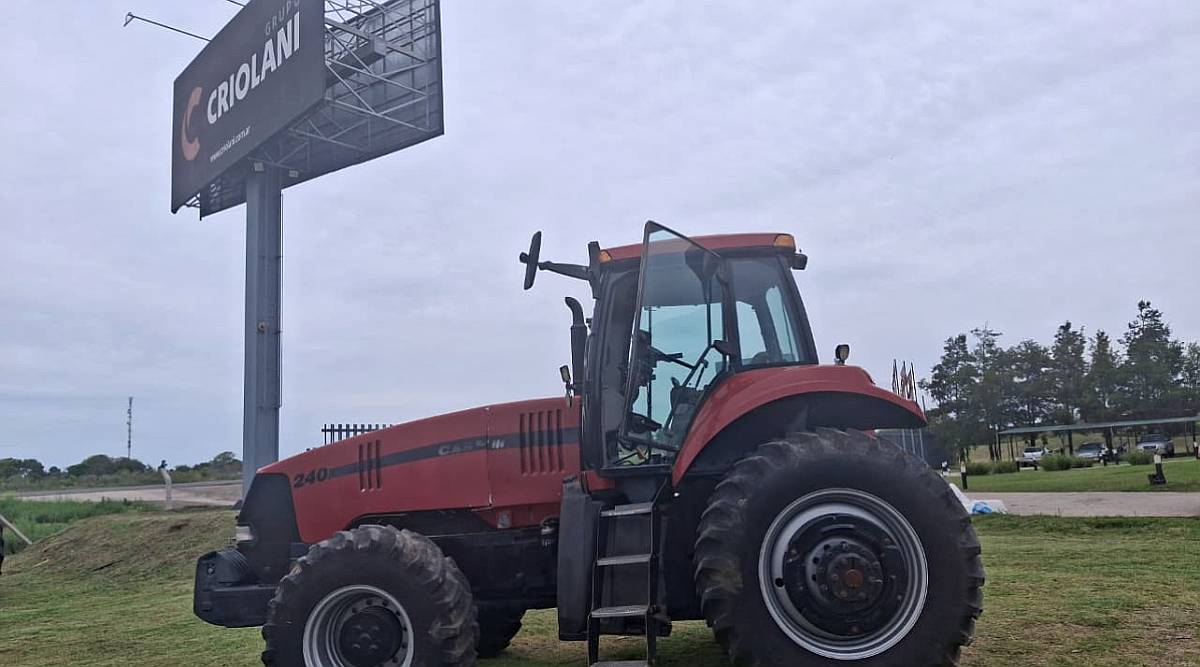 Tractor Case IH Magnum 240 4X4 - año 2004