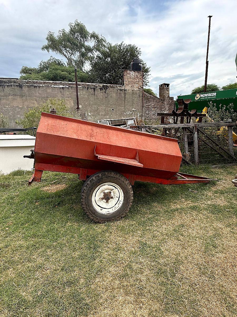 Acoplado Tanque de 1500 Litros