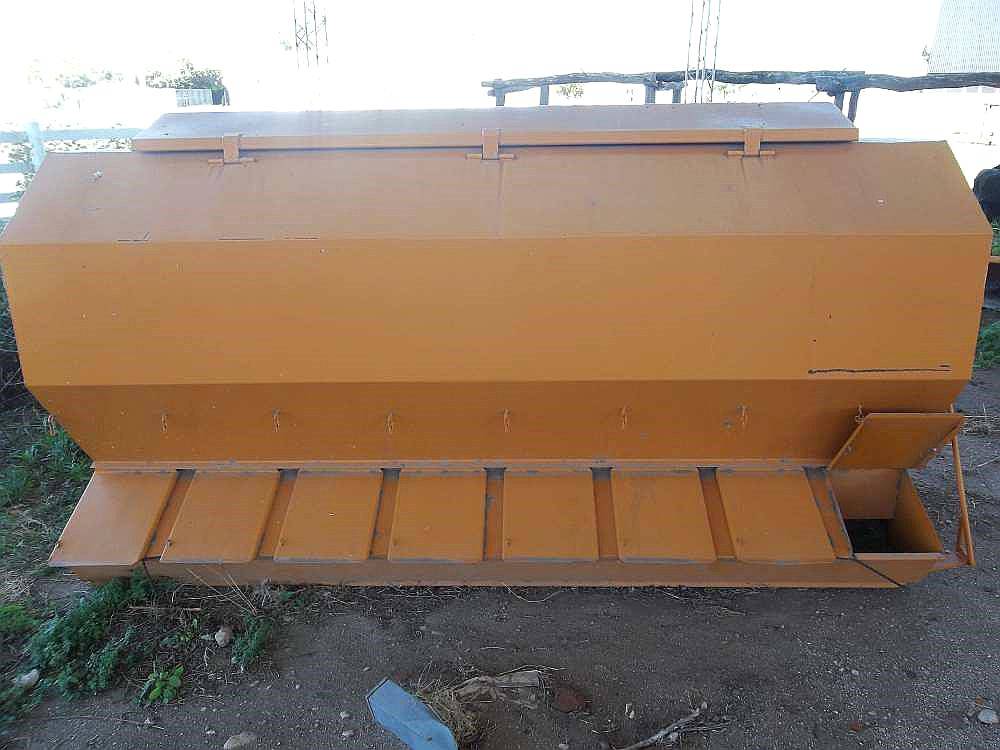 Comedero para Cerdos de 16 Tapas - Agroads