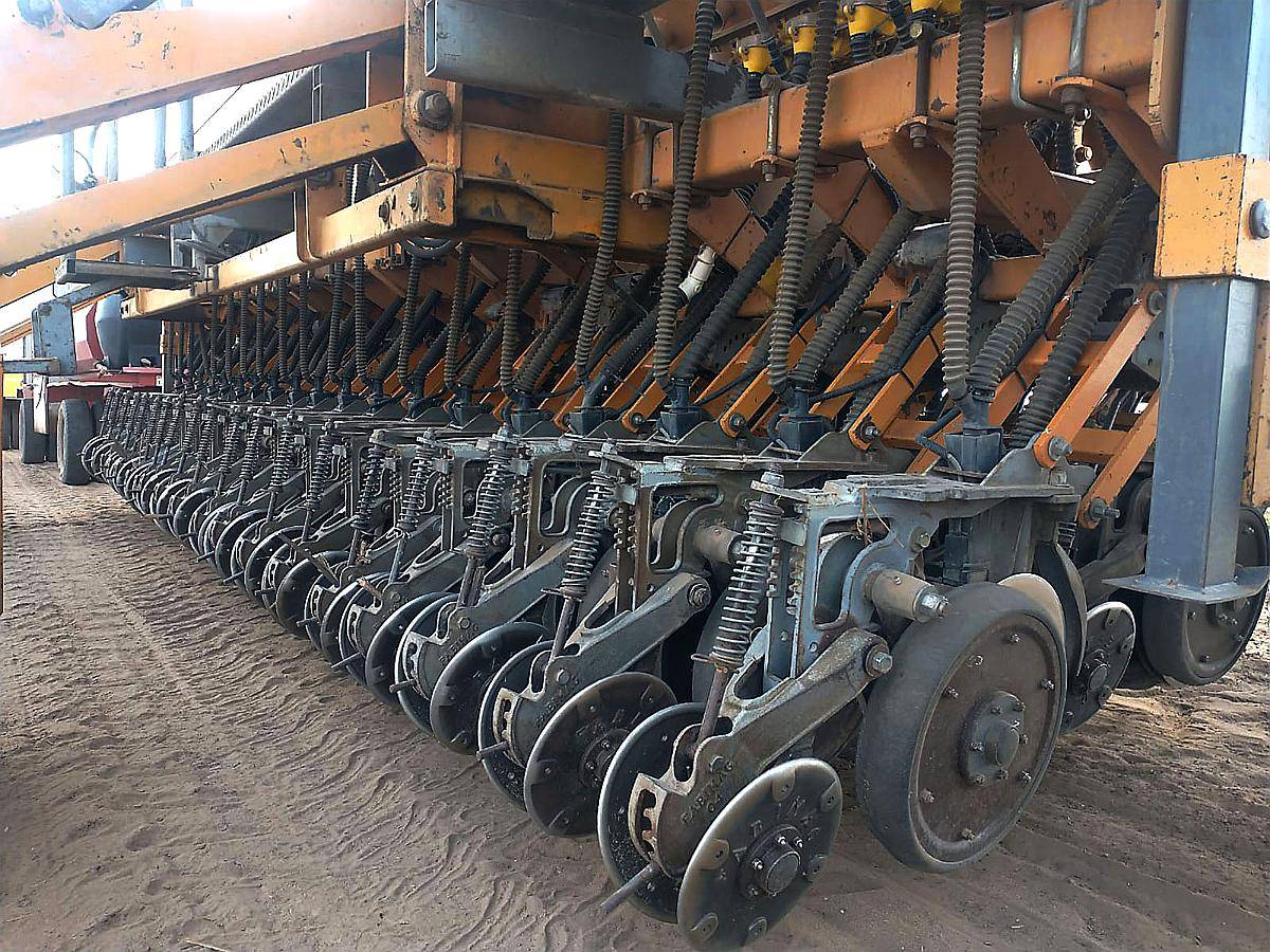 Sembradora Fabimag FG 01 - 37 Líneas con Kit ALFALFERO-2010