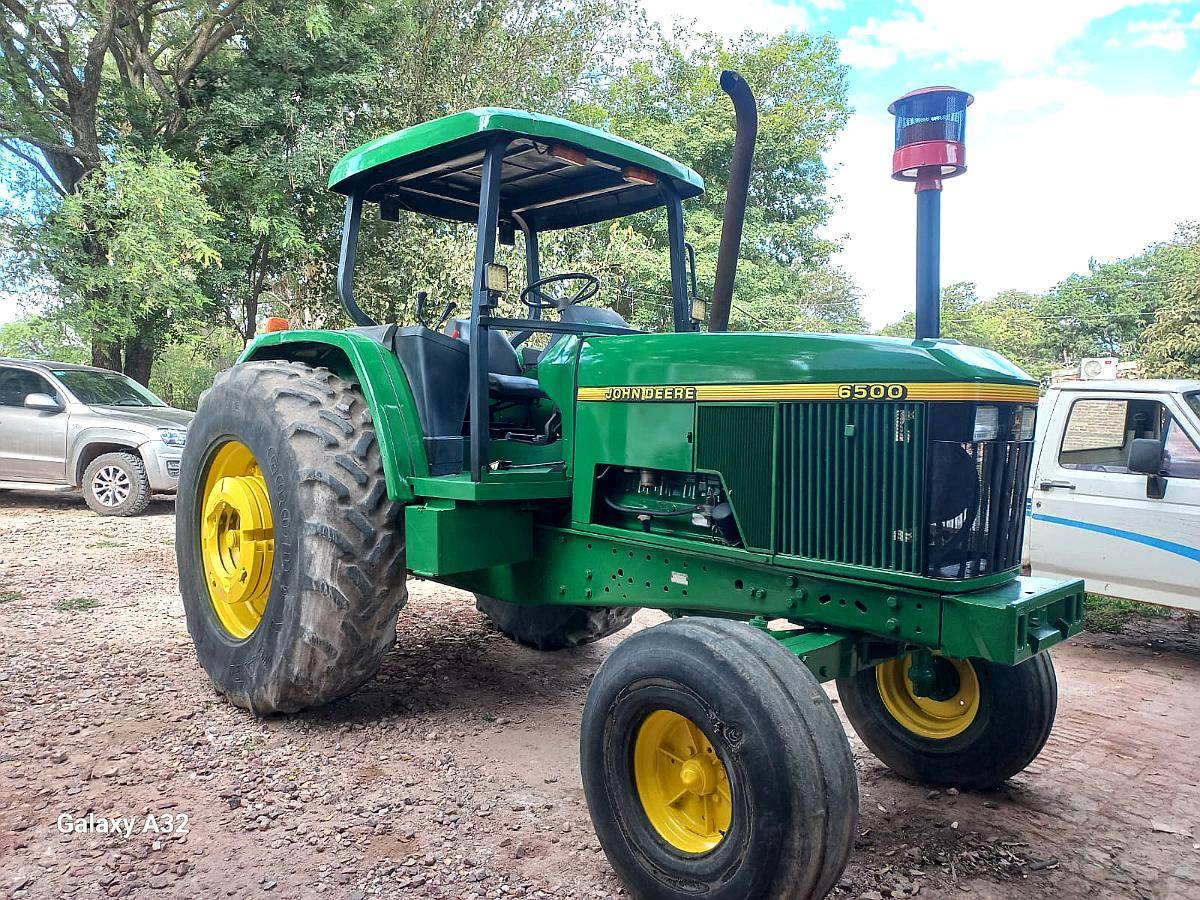 Tractor John Deere 6500 año 1996 con Tres Puntos