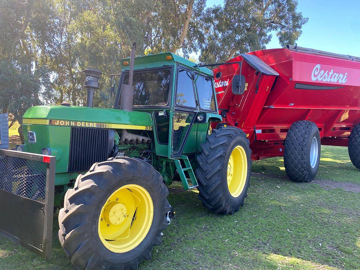 John Deere 3350 año 1989