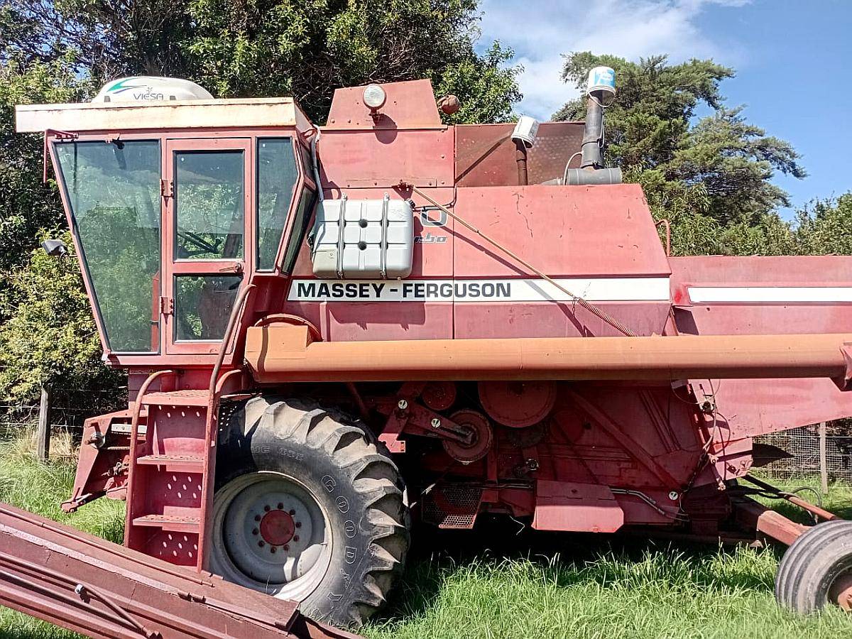 Massey Ferguson 5650. Plataforma de 19 Pies