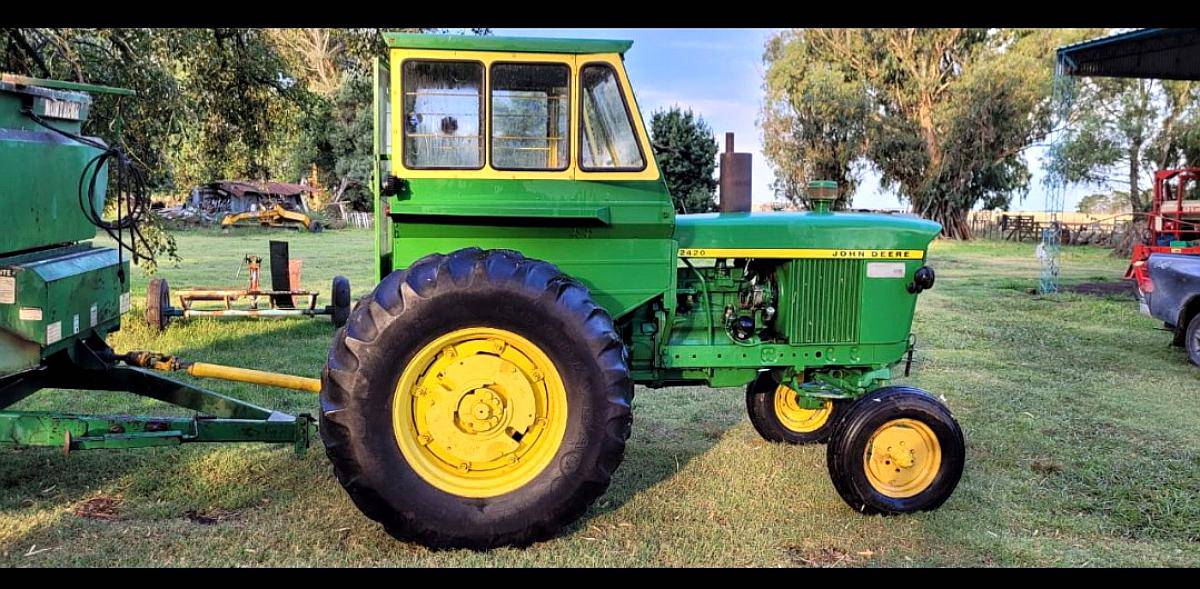Vendo Tractor John Deere 2420