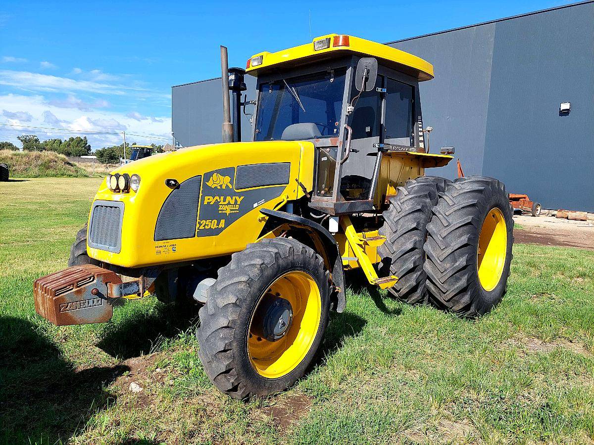 Tractor Pauny 250 Doble Traccion. Rodado Dual, 14000hs