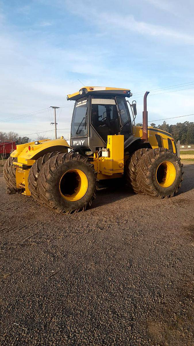 Tractor Pauny 710 año 2018.