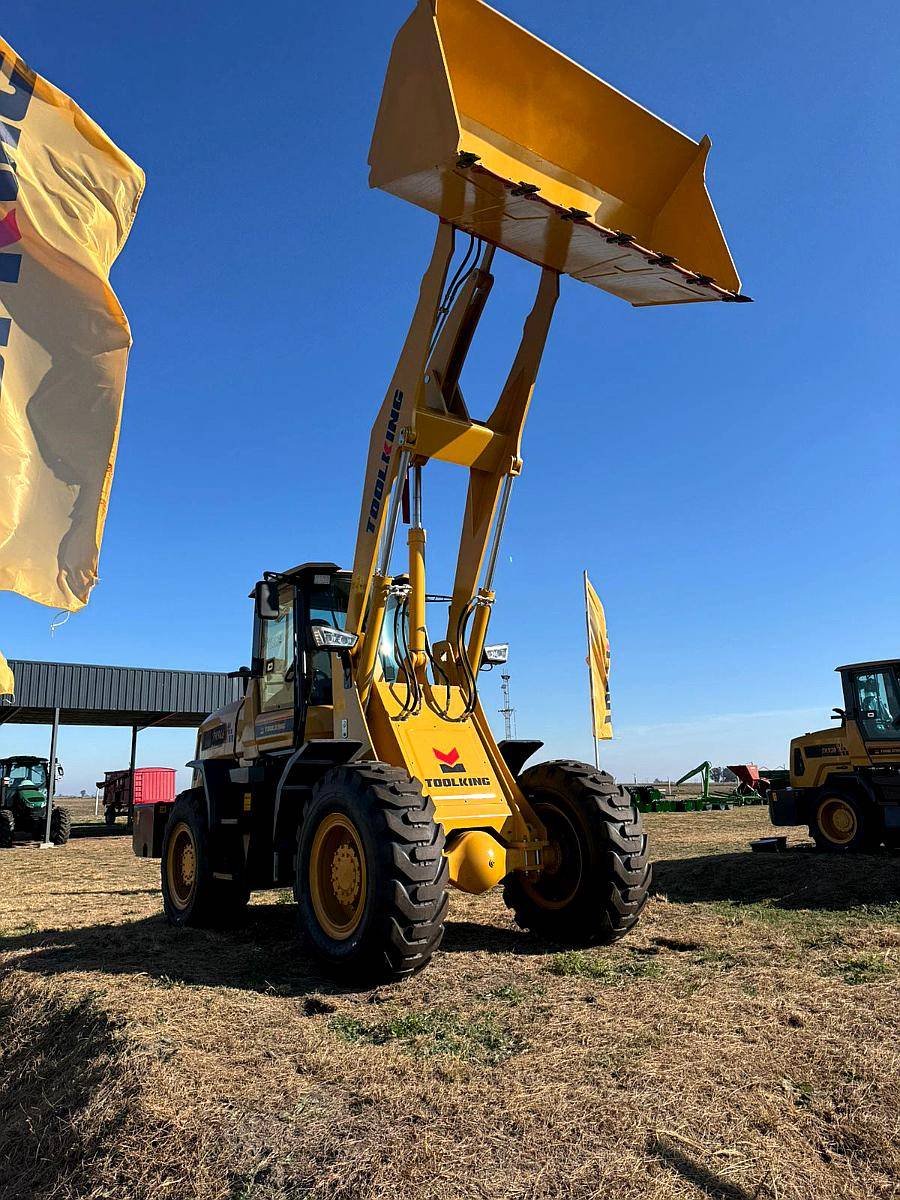 Pala Cargadora Toolking TK 946 Balde 2.2 M3 - Motor 120 HP