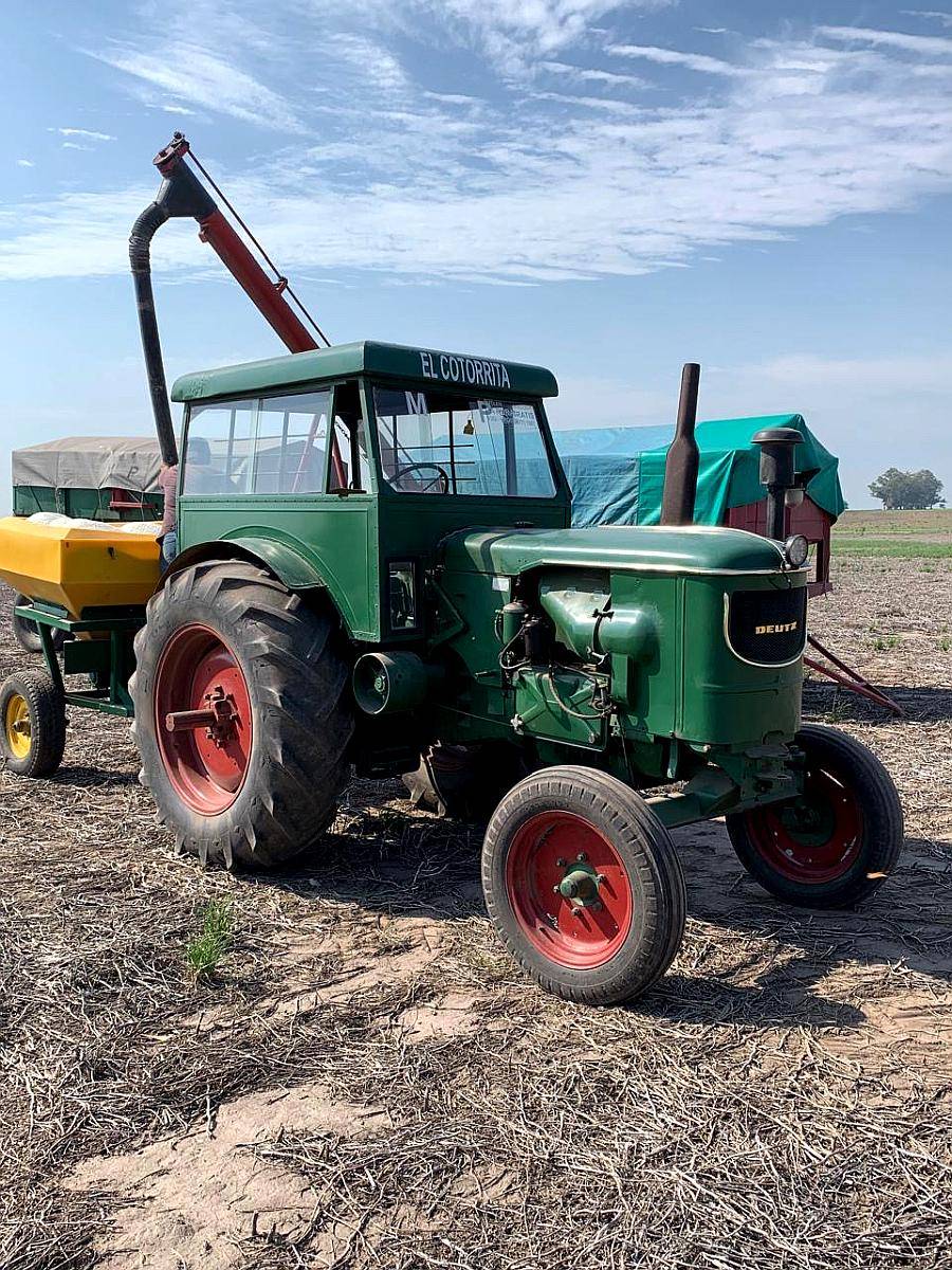 Tractor Deutz 55 con Cabina