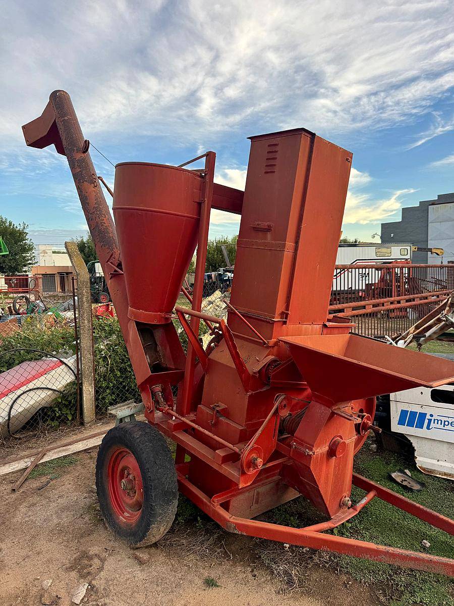 Moledora Mainero con Traga Fardos