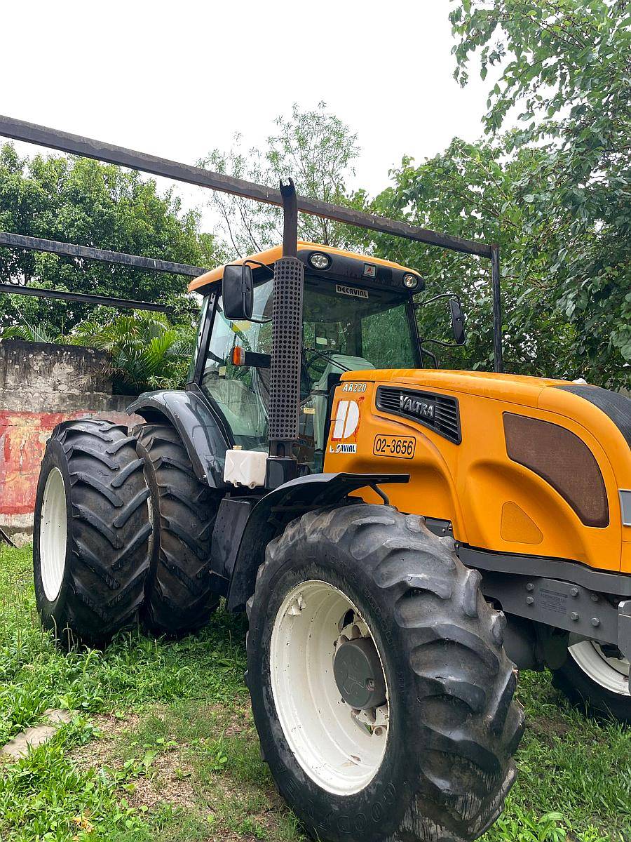 Vendo Tractor Valtra Ar220k