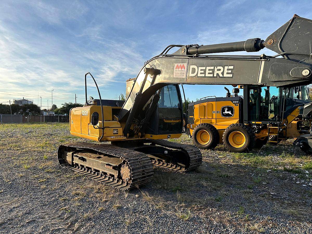 Excavadora John Deere 120d. Mod 2010