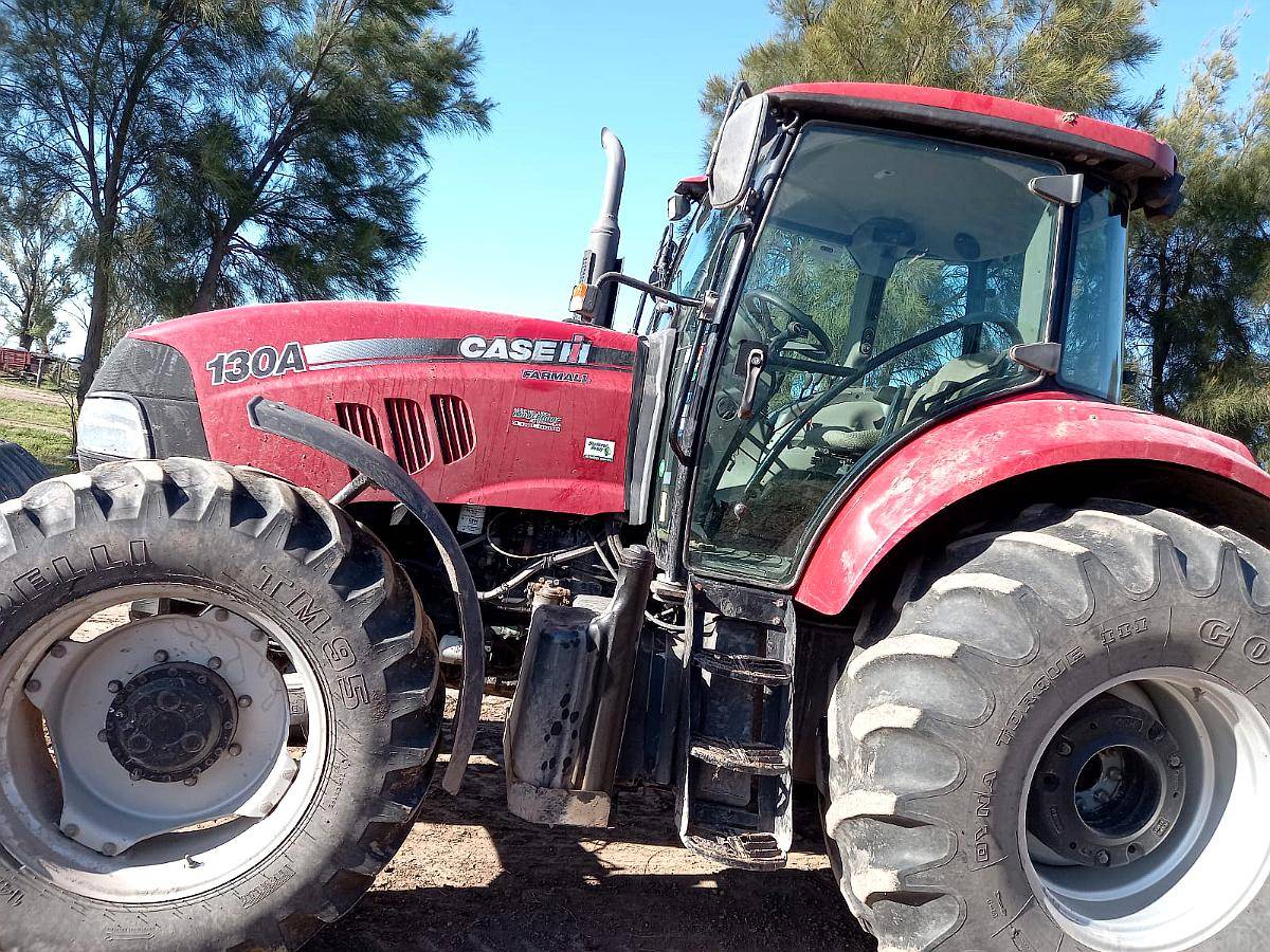 Tractor Case IH Farmall 130a