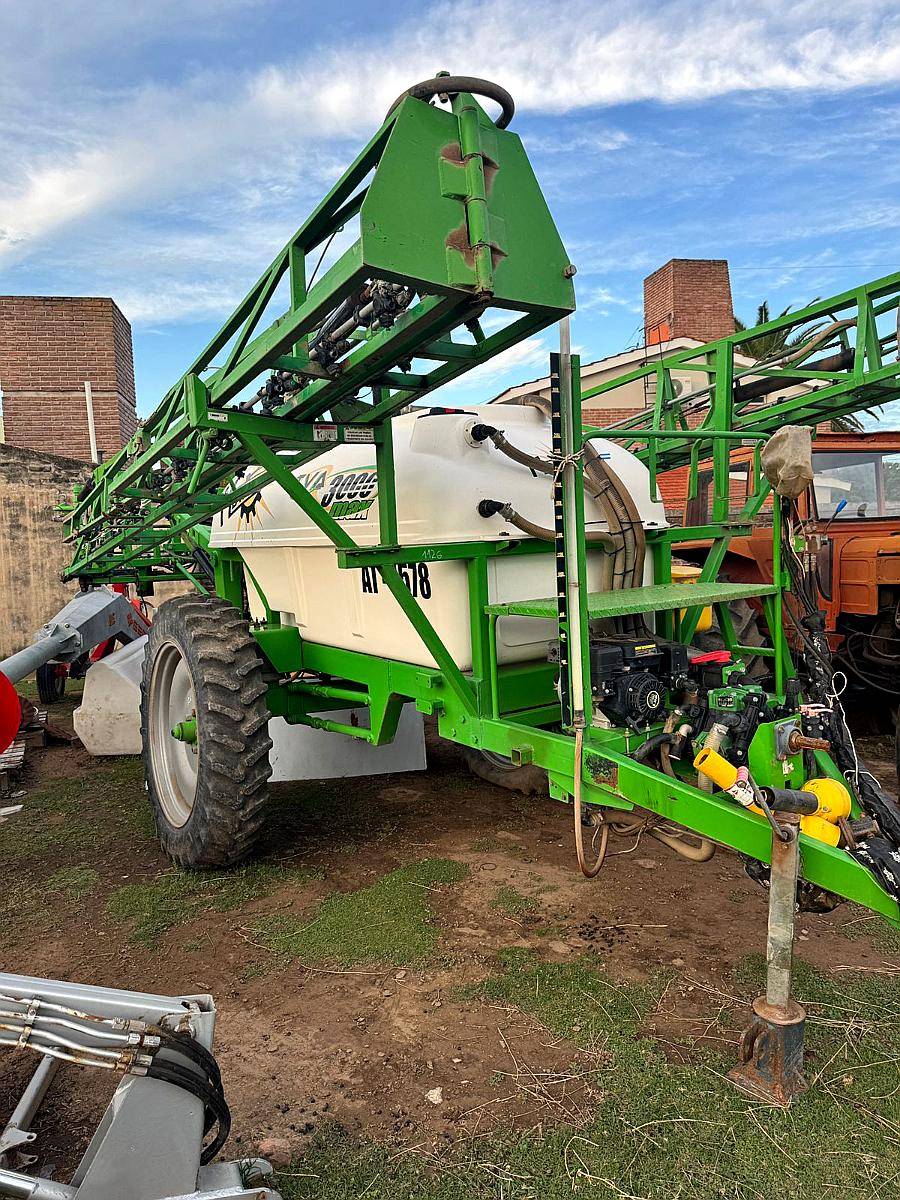 Pulverizador de Arrastre Metalfor 3000 MAX