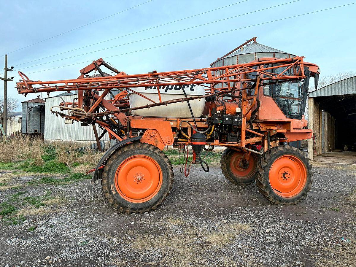 Pulverizadora Jacto, Uniport 2000, año 2000, Motor Reparado