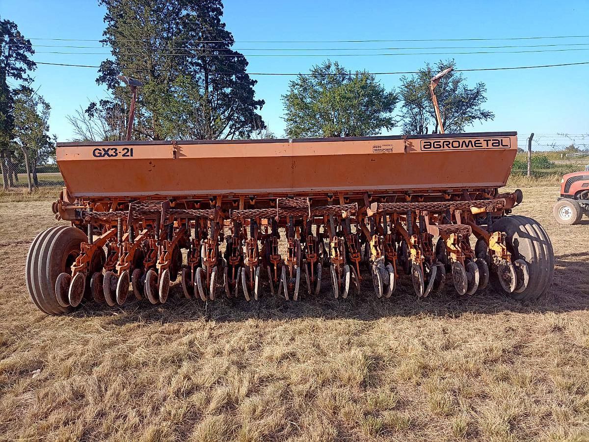 Sembradora Agrometal GX3 21 a 21 CM, Fertilizacion Trasero.