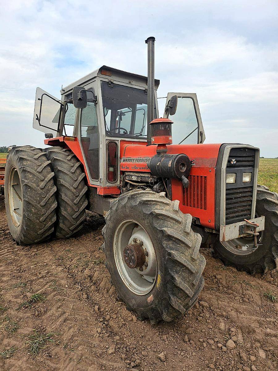 Tractor Massey Ferguson 1360 con Duales, 160 HP, muy Bueno.