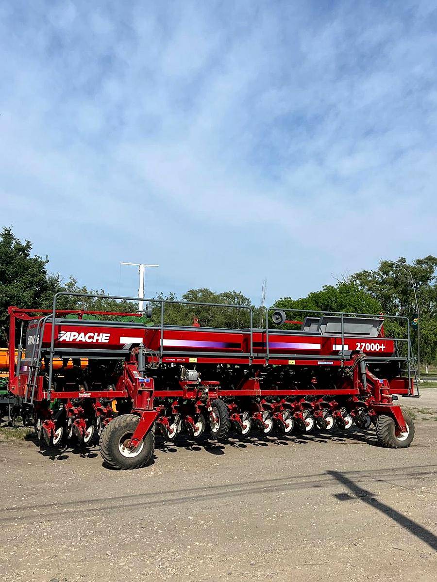 Apache 27000 Precision Planting 16 a 52