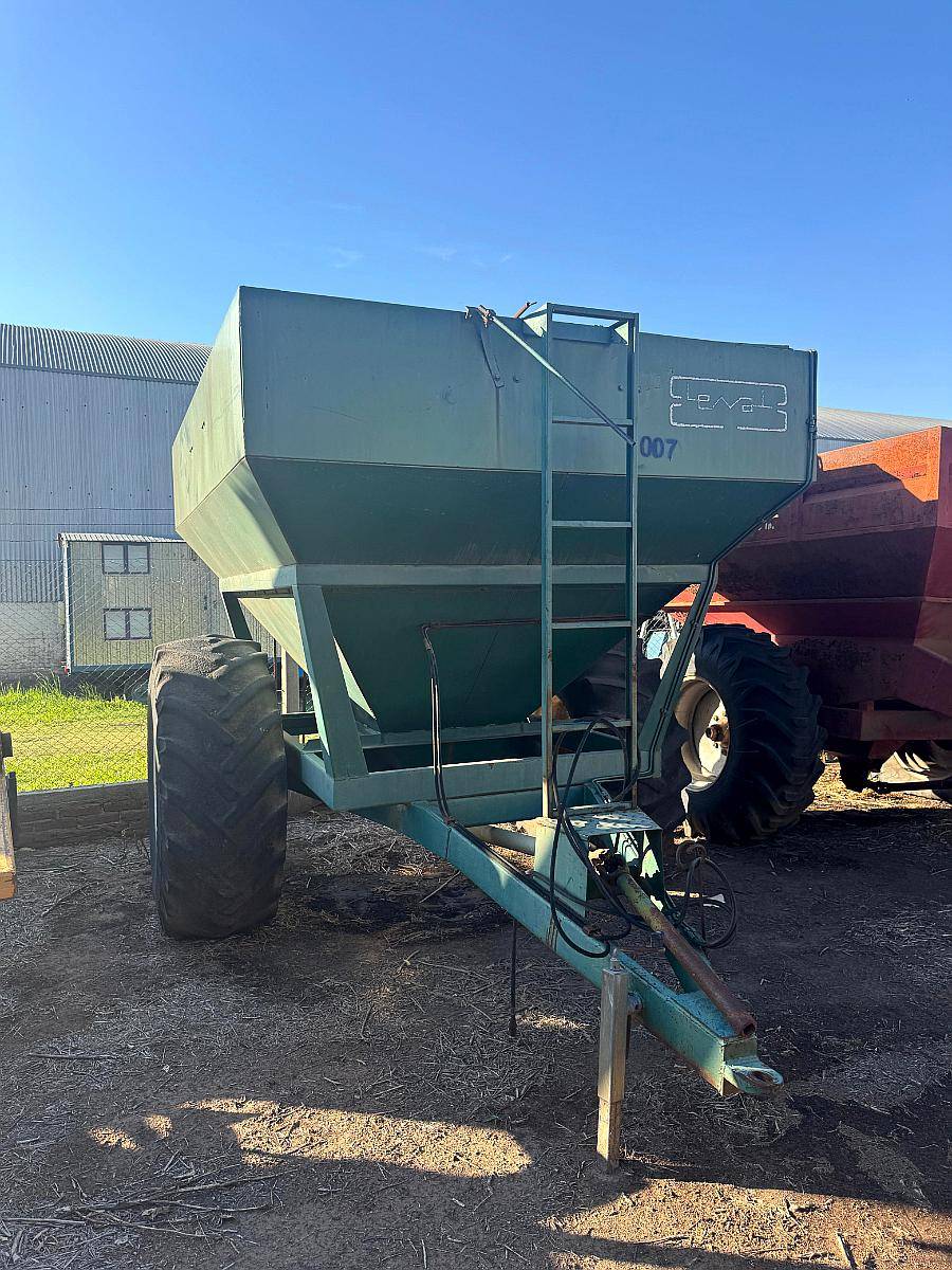 Mono Tolva Autodescargable 1 Eje Leval 8 TN