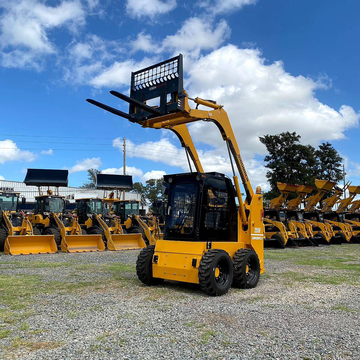 Minicargadora con Uñas Porta Pallets Sinomach 255fa