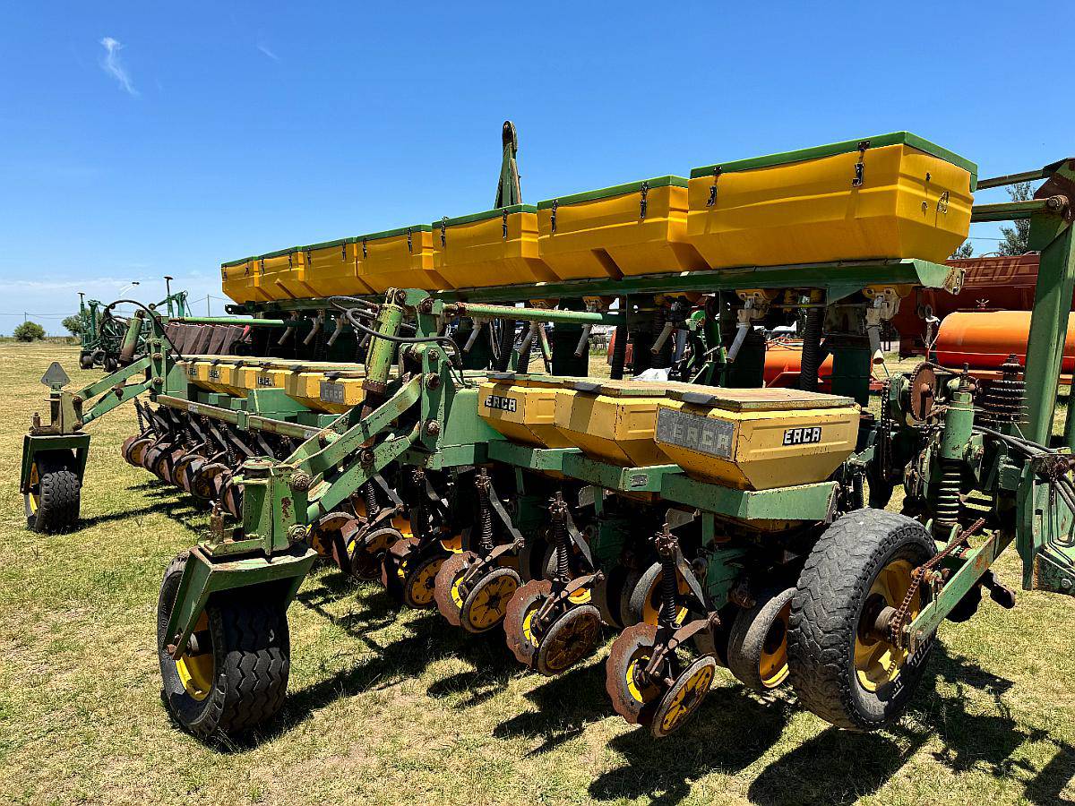 Sembradora Marca Erca de 14 Lineas a 52 a Placa